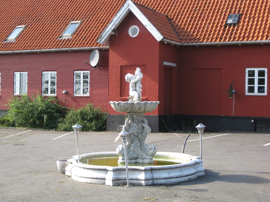 Brunnen im Dorf Årsballe auf Bornholm