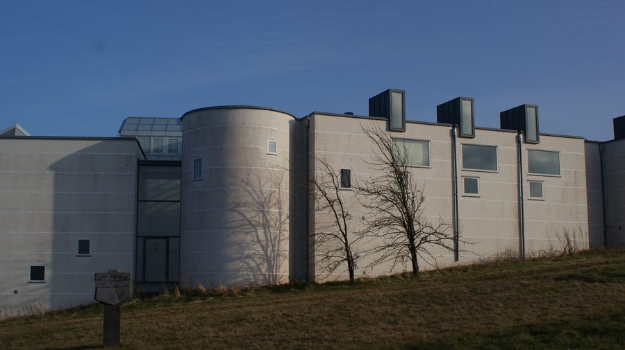 Außenansicht des Bornholms Kunstmuseums auf Bornholm