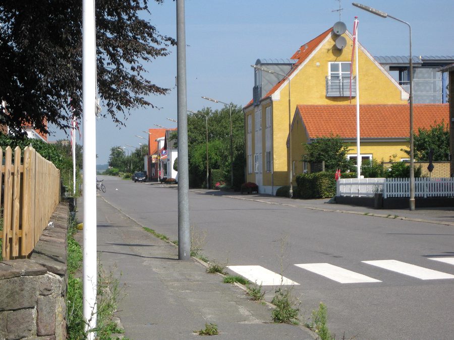 Hauptstraße im Dorf Pedersker auf Bornholm