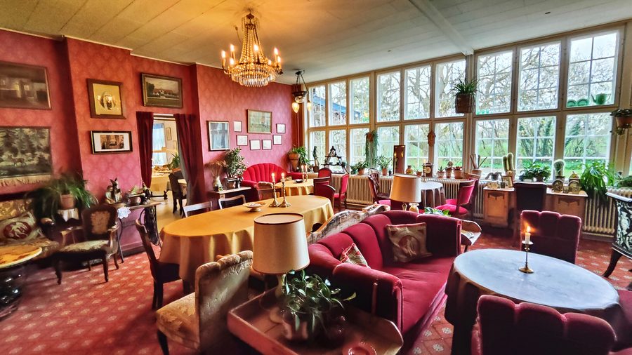 Innenraum von Fru Petersens Cafe auf Bornholm