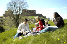 Picknick bei Hammershus (Foto: Destination Bornholm)