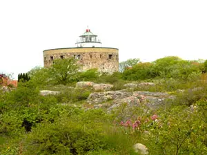 Festungsturm mit Leuchtturm auf Christiansö (Foto: Rainer Höll)