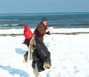 Schnellballschlacht am Strand (Foto © nordlicht verlag)